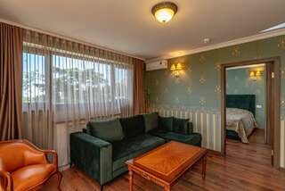 Гостиница Бульвар Ялта 4-местные 2-комнатные апартаменты люкс-3