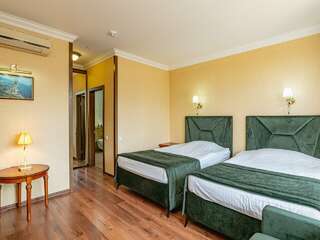 Гостиница Бульвар Ялта Полулюкс с террасой-3