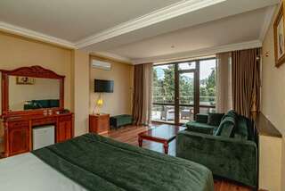 Гостиница Бульвар Ялта 3-местный 1-комнатный номер люкс-4