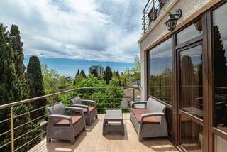 Гостиница Бульвар Ялта 3-местный 1-комнатный номер люкс-14