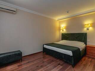 Гостиница Бульвар Ялта Стандартный двухместный номер с 1 кроватью или 2 отдельными кроватями-11