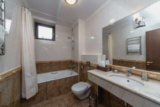 Гостиница Бульвар Ялта 4-местный 2-комнатный номер люкс-7