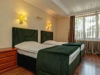 Гостиница Бульвар Ялта Стандартный двухместный номер с 1 кроватью или 2 отдельными кроватями-8