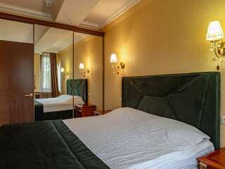 Гостиница Бульвар Ялта Люкс с балконом-13