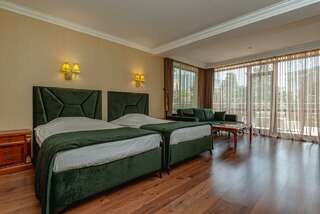 Гостиница Бульвар Ялта 3-местный 1-комнатный номер люкс-5