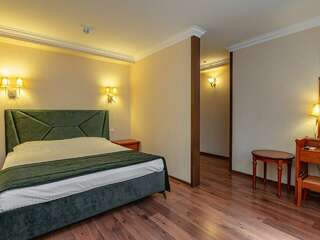 Гостиница Бульвар Ялта Стандартный двухместный номер с 1 кроватью или 2 отдельными кроватями-12