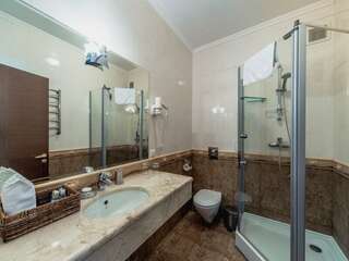 Гостиница Бульвар Ялта Улучшенный двухместный номер с 1 кроватью или 2 отдельными кроватями, вид на город-15