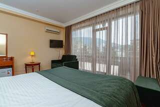 Гостиница Бульвар Ялта 3-местный 1-комнатный номер полулюкс-13