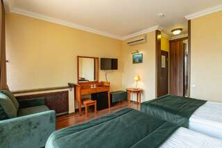 Гостиница Бульвар Ялта 3-местный 1-комнатный номер полулюкс-16