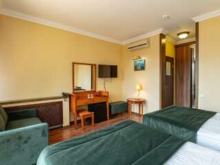 Гостиница Бульвар Ялта Полулюкс с террасой-4