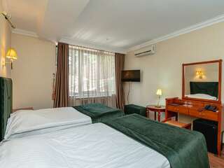Гостиница Бульвар Ялта Стандартный двухместный номер с 1 кроватью или 2 отдельными кроватями-14