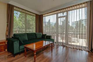 Гостиница Бульвар Ялта 3-местный 1-комнатный номер люкс-6