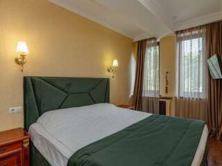 Гостиница Бульвар Ялта Люкс с балконом-11