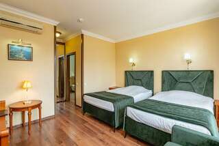 Гостиница Бульвар Ялта 3-местный 1-комнатный номер полулюкс-14