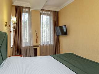 Гостиница Бульвар Ялта Люкс с балконом-12