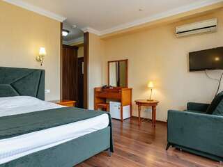 Гостиница Бульвар Ялта Полулюкс с террасой-7