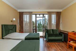 Гостиница Бульвар Ялта 3-местный 1-комнатный номер полулюкс-12